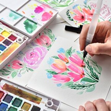 Hand painting flowers with watercolor pen